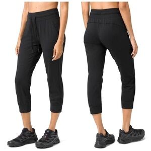 Lululemon Black Jogger Cropped Ready to Rulu Size 6